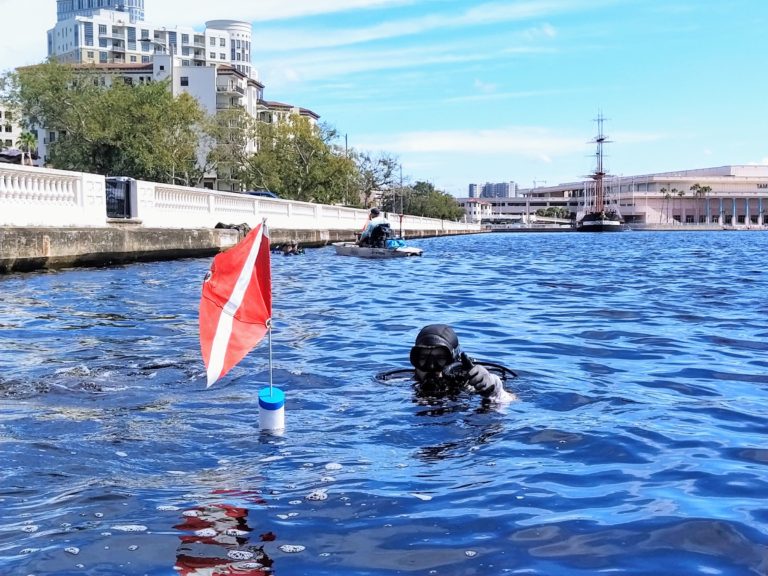 boat hull cleaning